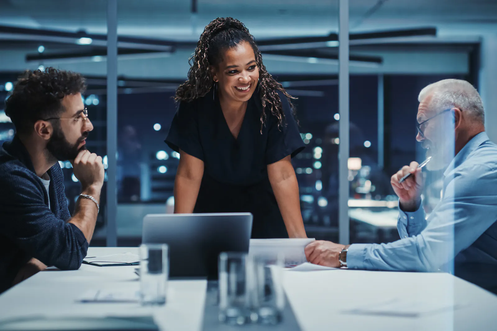 reunion de colaboradores en una oficina